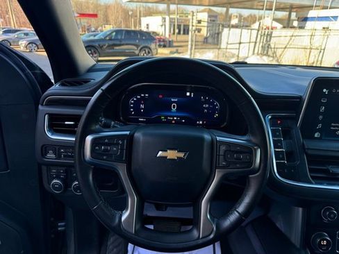 Used 2022 Chevrolet Suburban LT AWD/4WD image 21