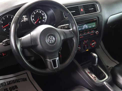 Used 2013 Volkswagen Jetta SE FWD image 19