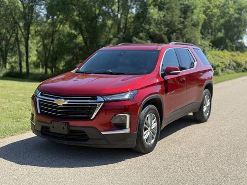 Used 2023 Chevrolet Traverse LT AWD/4WD image 2
