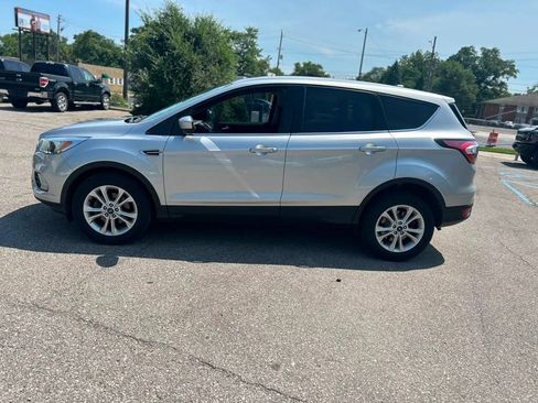 Used 2017 Ford Escape SE FWD image 8