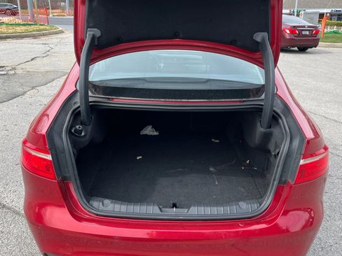 Used 2017 Jaguar XF Premium image 12