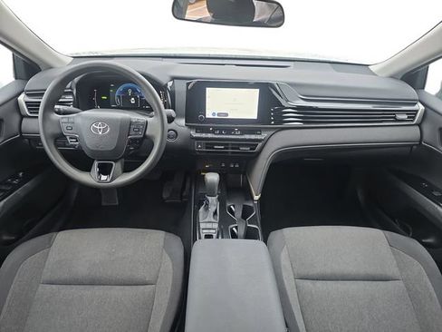 Used 2025 Toyota Camry LE image 9