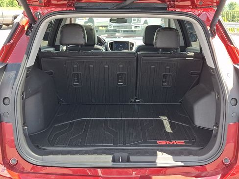 Used 2022 GMC Terrain SLT w/ Infotainment Package II AWD/4WD image 31