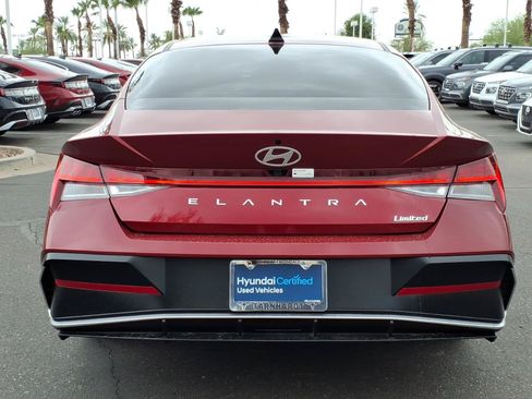 Certified 2025 Hyundai Elantra Limited FWD image 4