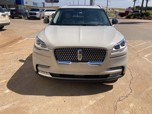 Used 2022 Lincoln Aviator Reserve w/ Equipment Group 201A AWD/4WD image 12
