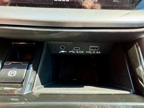 Used 2025 Subaru Legacy Premium AWD/4WD image 40