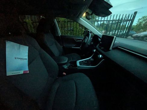 Used 2025 Toyota RAV4 XLE w/ Convenience Package image 9