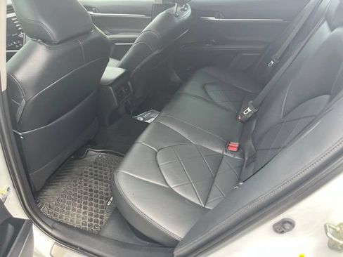Used 2019 Toyota Camry XLE FWD image 6