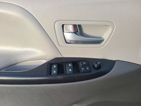 Used 2018 Toyota Sienna LE FWD image 10