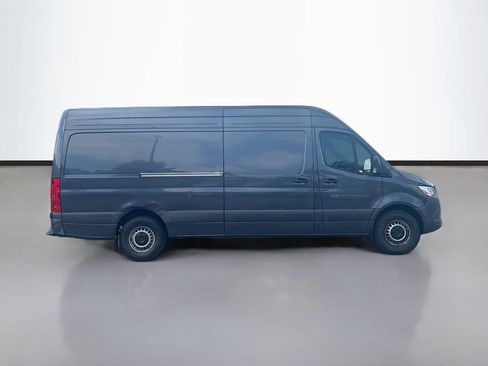 Used 2024 Mercedes-Benz Sprinter 2500 image 2