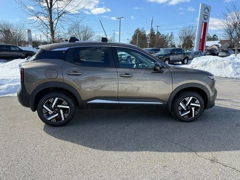New 2026 Nissan Kicks SV w/ Cold Weather Package FWD image 4