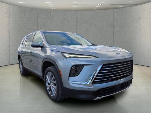 Used 2025 Buick Enclave Preferred w/ Super Cruise Package FWD image 13