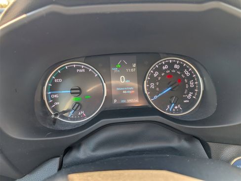 Used 2021 Toyota RAV4 XLE image 18