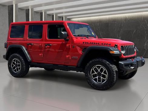 Used 2025 Jeep Wrangler Unlimited Rubicon AWD/4WD image 8