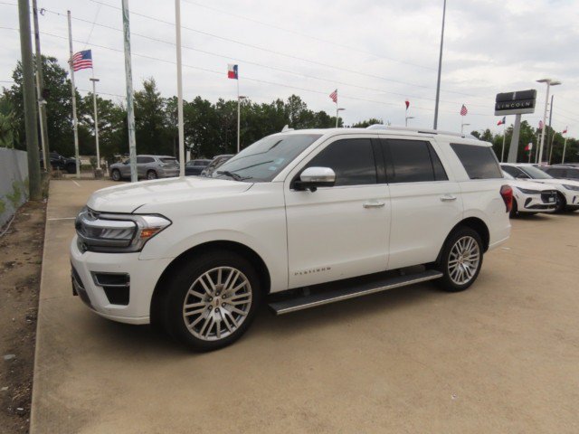 Used 2023 Ford Expedition Platinum RWD image 2