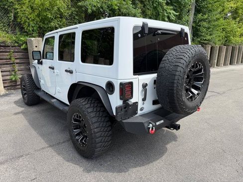 Used 2016 Jeep Wrangler Unlimited Sahara w/ Connectivity Group AWD/4WD image 24