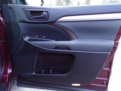 Used 2019 Toyota Highlander LE image 20