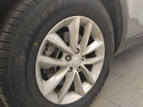 Used 2018 Kia Sorento FWD image 31