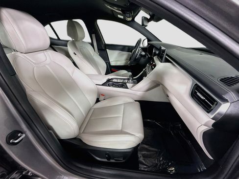 Used 2025 Genesis G70 2.5T RWD image 29