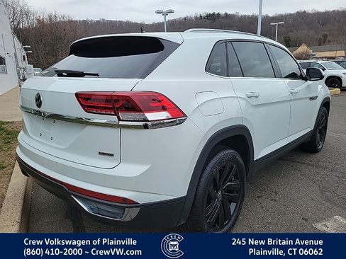 Certified 2022 Volkswagen Atlas Cross Sport SE w/ Panoramic Sunroof Package image 3
