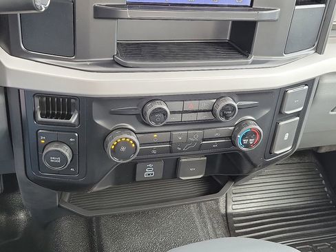 New 2026 Ford F550 4x4 Crew Cab image 16