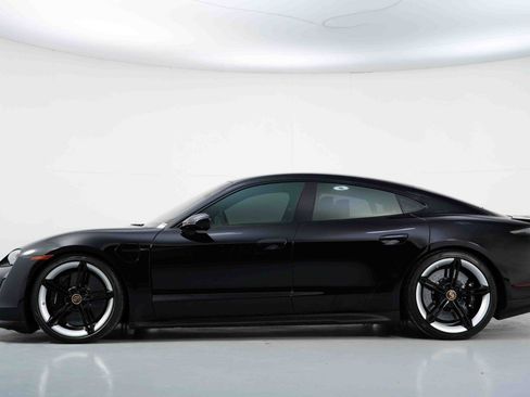 Used 2022 Porsche Taycan Turbo S image 9