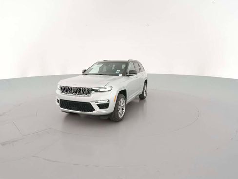 New 2025 Jeep Grand Cherokee Summit image 3