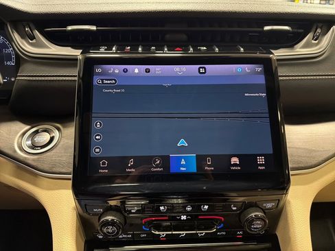 Used 2023 Jeep Grand Cherokee L Limited w/ Luxury Tech Group II AWD/4WD image 8