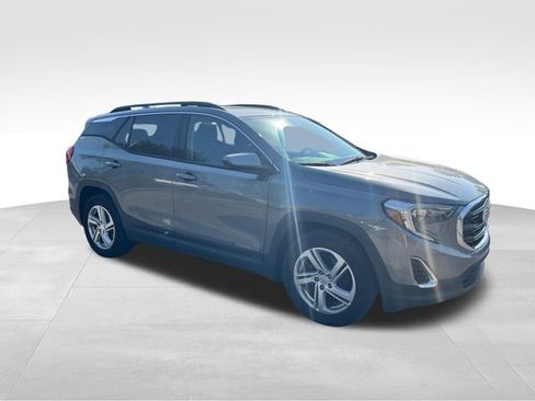 Used 2018 GMC Terrain SLE w/ Driver Convenience Package image 3