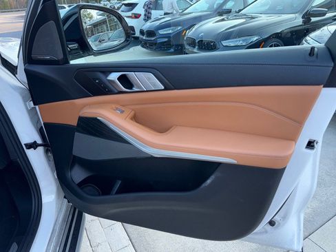 Used 2021 BMW X7 xDrive40i w/ Premium Package image 18