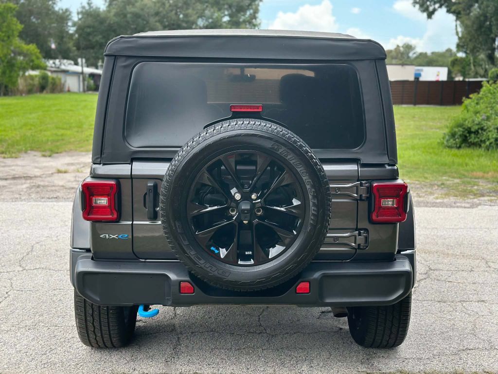 Used 2022 Jeep Wrangler Unlimited Sahara w/ Cold Weather Group AWD/4WD image 13