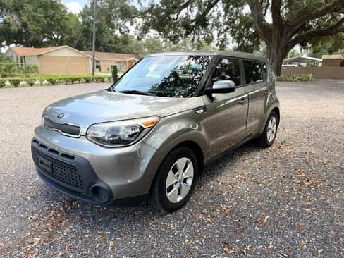 Used 2014 Kia Soul FWD image 1