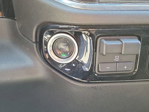 Used 2025 Chevrolet Silverado 1500 LT image 28