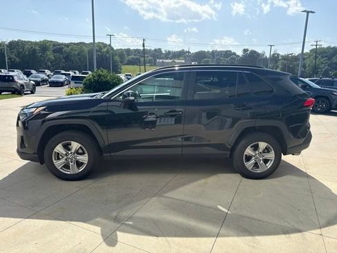 Used 2025 Toyota RAV4 XLE AWD/4WD image 4