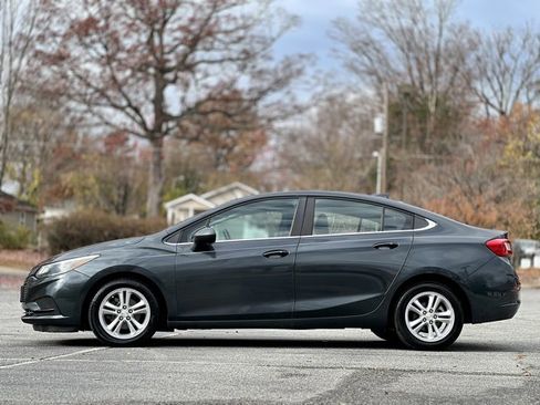 Used 2018 Chevrolet Cruze LT w/ Convenience Package image 8