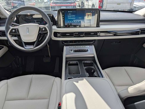 New 2026 Lincoln Aviator AWD image 10