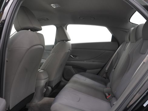 Certified 2025 Hyundai Elantra SE FWD image 18