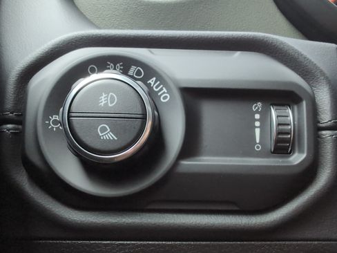 Used 2024 Jeep Gladiator Mojave AWD/4WD image 37