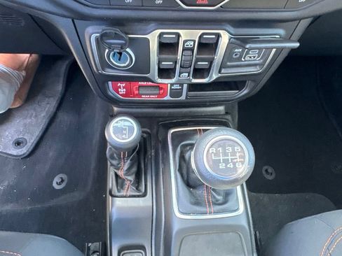 Used 2023 Jeep Gladiator Mojave w/ Cold Weather Group AWD/4WD image 19