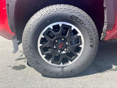 Used 2025 Toyota Tacoma TRD Off-Road AWD/4WD image 9