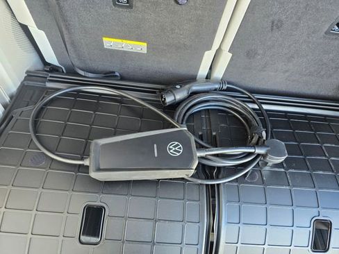 Used 2025 Volkswagen ID. Buzz 1st Edition image 42