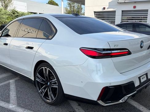 Used 2023 BMW i7 xDrive60 AWD/4WD image 2