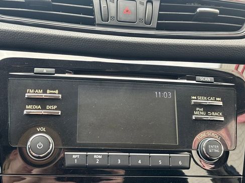 Used 2017 Nissan Rogue S image 11