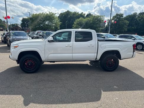 Used 2020 Toyota Tacoma SR AWD/4WD image 4