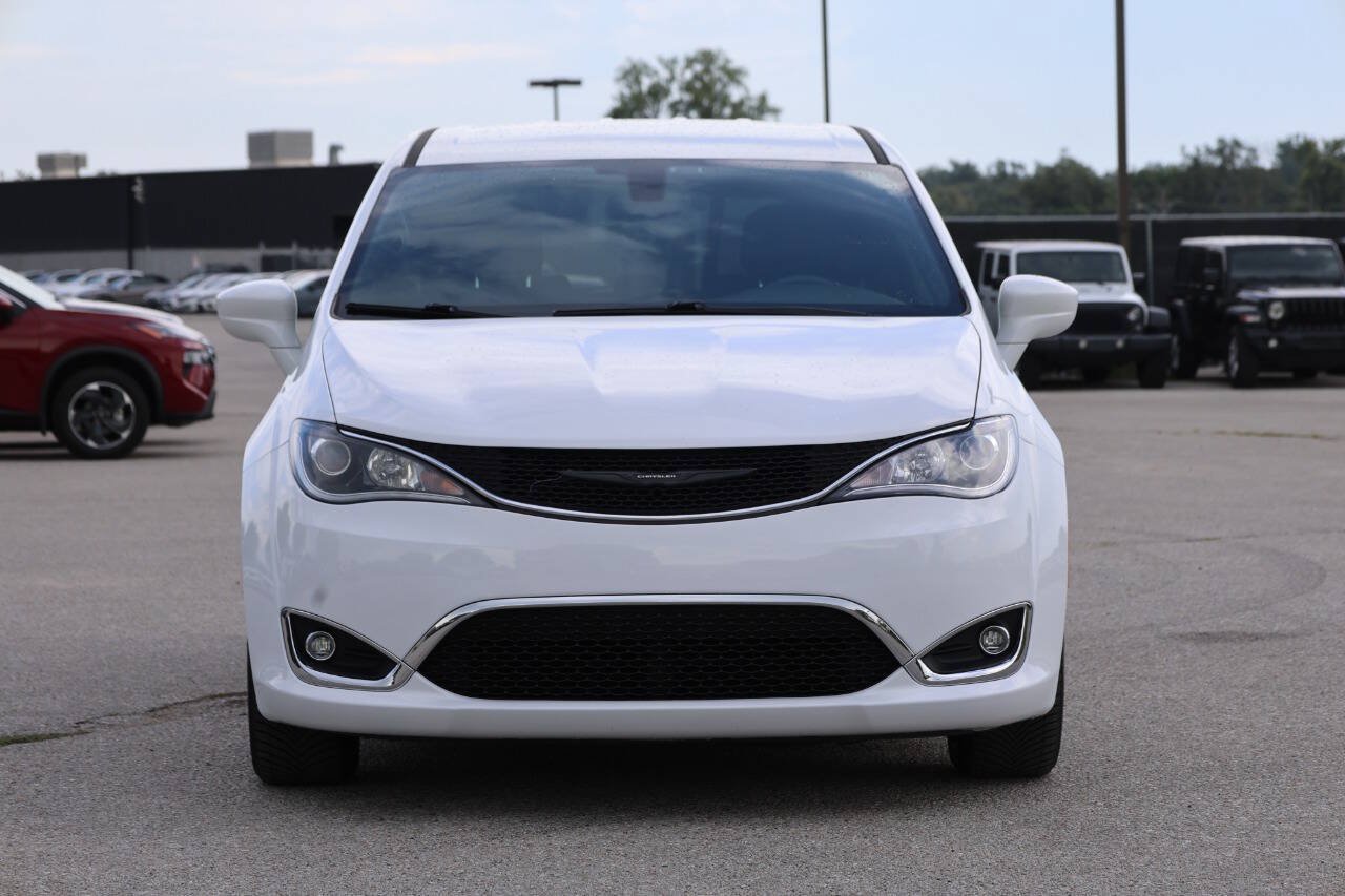 Used 2018 Chrysler Pacifica Touring Plus w/ S Appearance Package FWD image 2