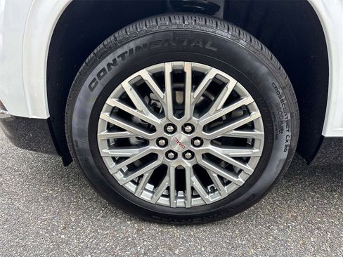 Certified 2026 GMC Acadia Denali w/ LPO, Floor Liner Package image 7