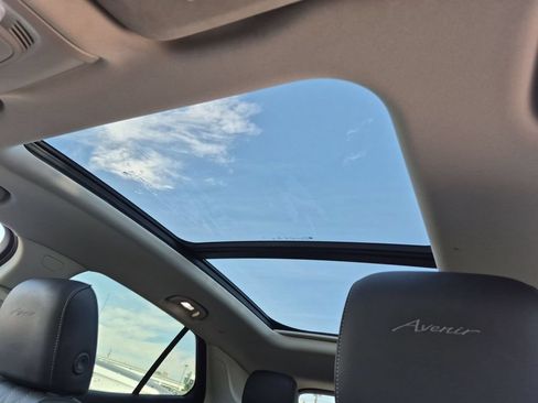 Used 2023 Buick Envision Avenir AWD/4WD image 17