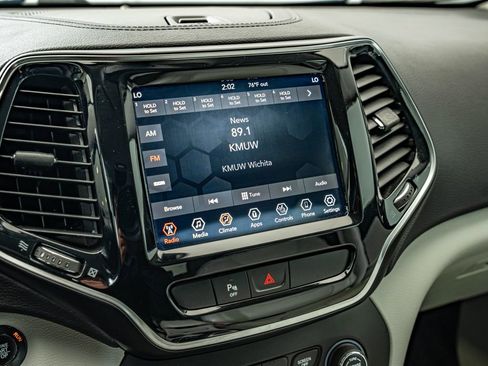Used 2019 Jeep Cherokee Limited FWD image 24