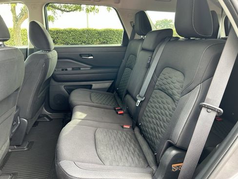 Used 2022 Nissan Pathfinder SV image 6