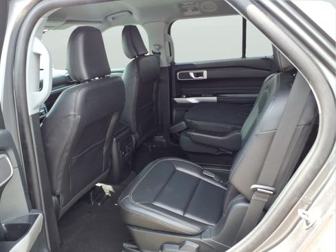 Used 2024 Ford Explorer XLT w/ Equipment Group 202A AWD/4WD image 9